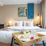 Delphi & Restaurant Hotell