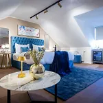 Delphi & Restaurant Отель 3*