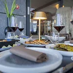 Отель Delphi & Restaurant