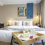 Delphi & Restaurant 3*