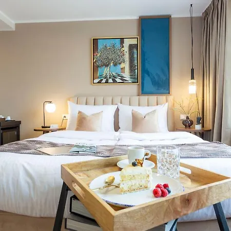 Delphi & Restaurant Hotel