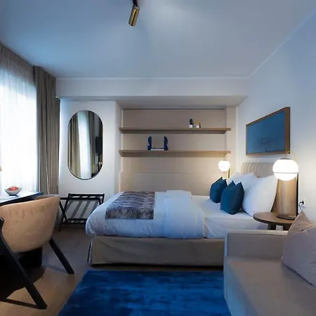 מלון Delphi & Restaurant 3*