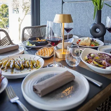 Delphi & Restaurant Hotel