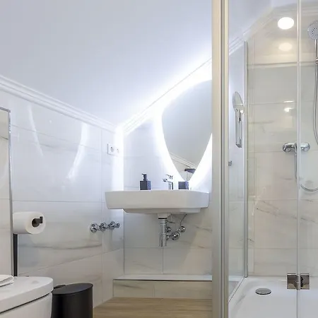 Delphi & Restaurant 3*