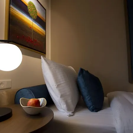 Delphi & Restaurant 3*