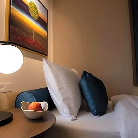 Delphi & Restaurant 3* Neu Wulmstorf