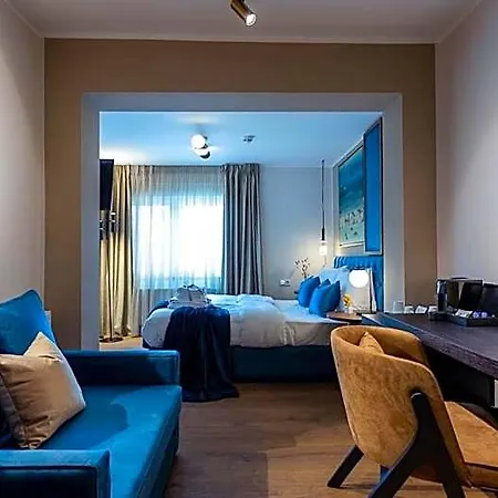 Delphi & Restaurant Hotel 3*