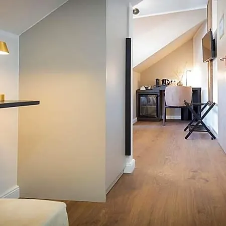 Delphi & Restaurant Hotel